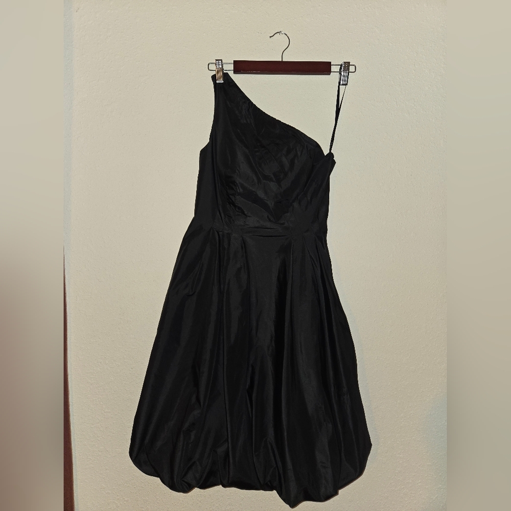 Hilton Hollis Prom Elegant Black One-Shoulder Dress